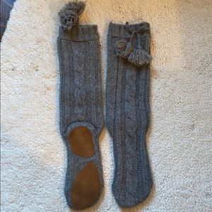 Tassel knit slippers